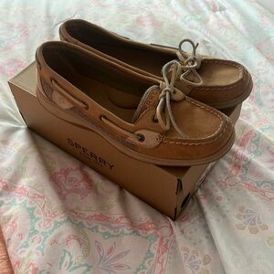 Sorry Angelfish linen/oat boat shoe size 9.5
